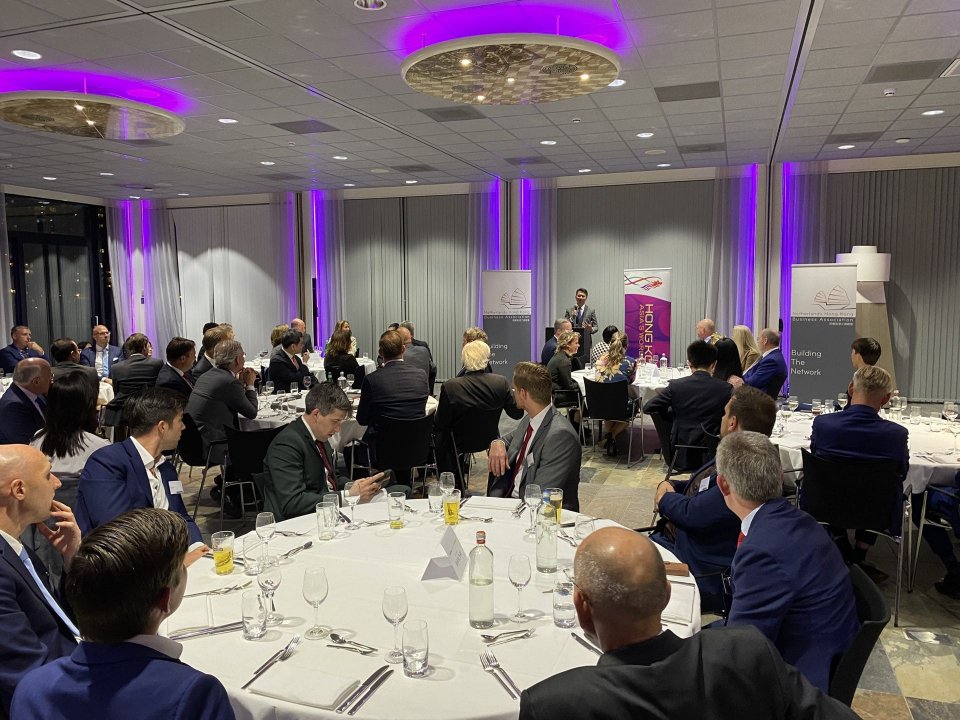 At the Netherlands-Hong Kong Friendship Dinner in Rotterdam, Mr Eddie Cheung shared with entrepreneurs the newly published Report on Hong Kong’s Business Environment.